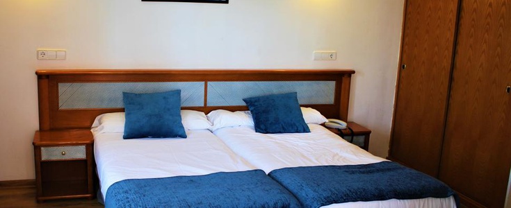 DOUBLE ROOM WITH EXTRA BED (3 ADULTS) in Marbel Hotel